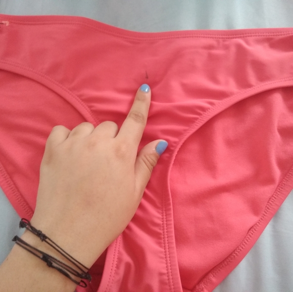 Bikini - Picture 3 of 12